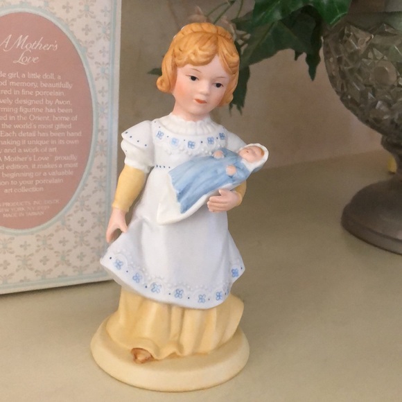Avon Vintage 1981 Porcelain Figurine A Mother's Love Limited Edition - Picture 7 of 16